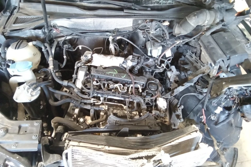 2015 Volkswagen Passat 2.0L Engine Motor OEM 166K Miles - LKQ436090405 - Image 3 of 4