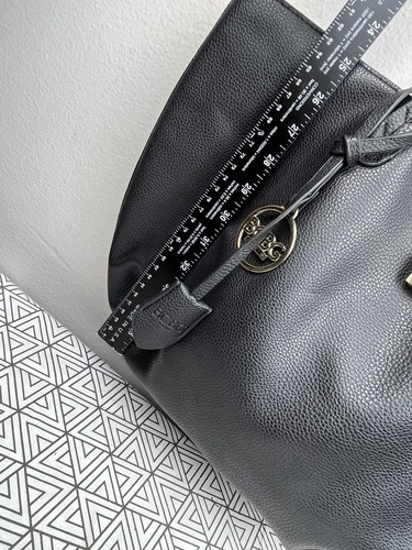 BCBG Paris Shoulder Bag Tote Vegan Pebbled Leather Gold Lock And Hardware Charm - Picture 3 of 10