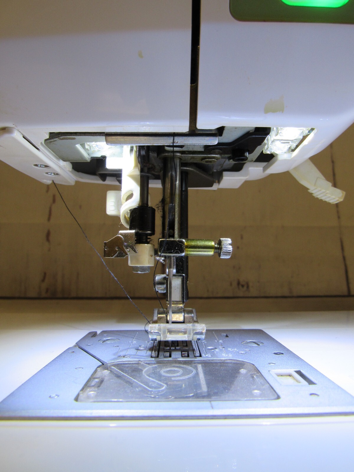 SINGER SEQS6000.CL Futura Quartet Sewing and Embroidery Machine