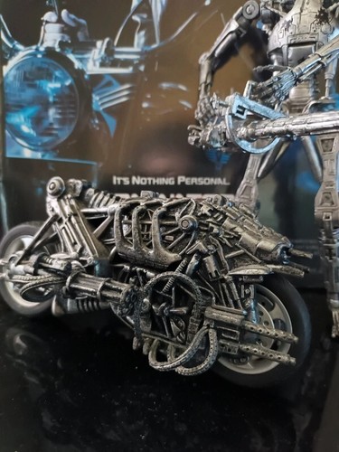 NECA - terminator endoskeleton serie 1 /minigun + moto lumineuse - Imagen 4 de 8