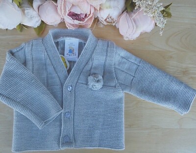 Baby Junge Strickjacke blau grau V-Ausschnitt Bommel Bommel Detail NB 0 3 6 9m