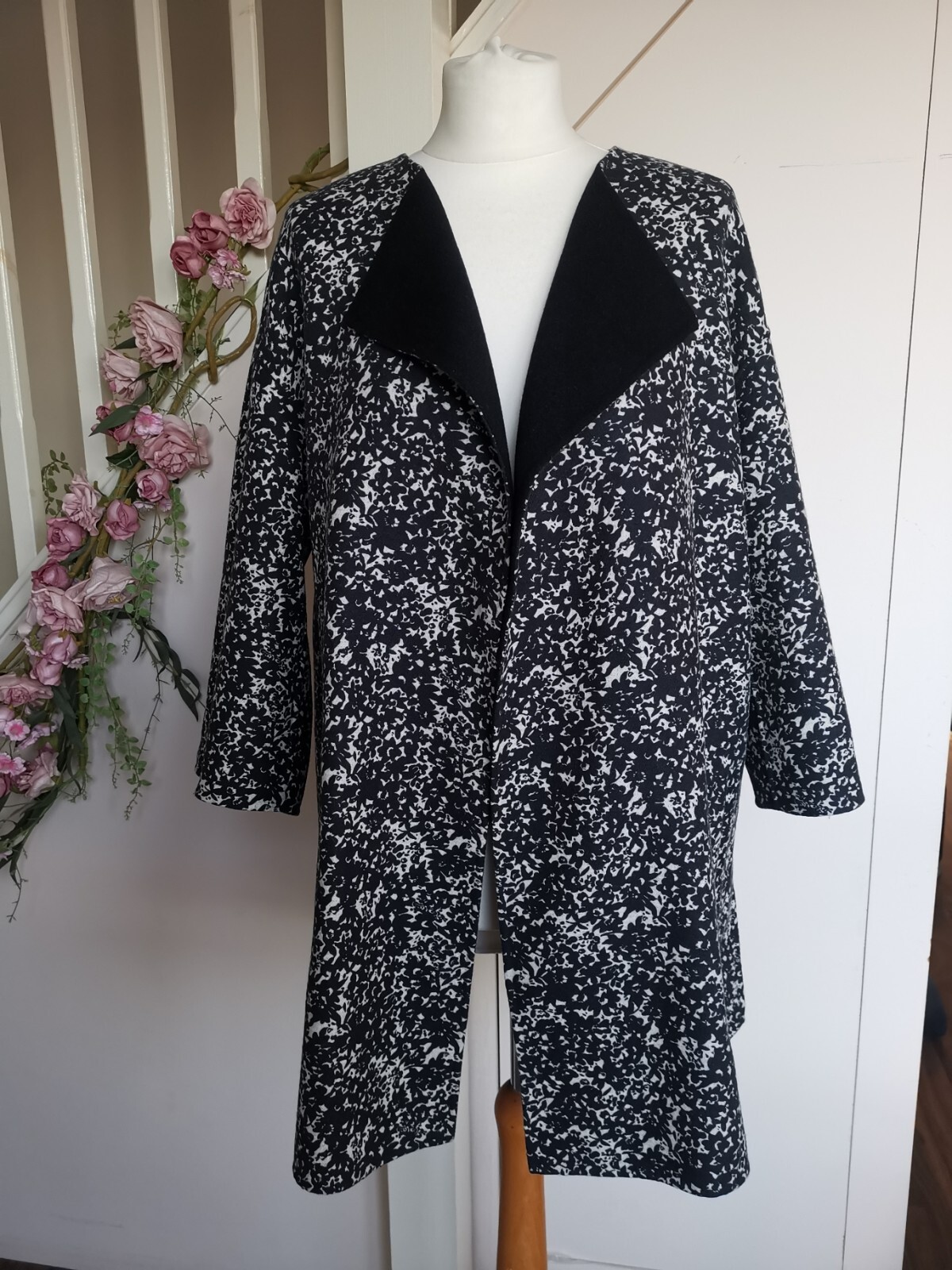 Reversible maxmara intrend black and multi coat uk size  8-14 image 4