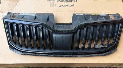 Skoda Octavia 5e Kühlergrill Schwarz Inkl VRS Logo
