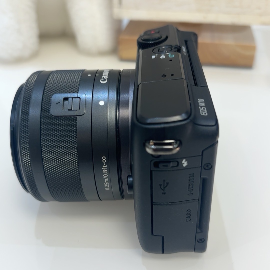 Canon EOS M10 Mirrorless Digital Camera 18.0MP with EF-M 15-45mm