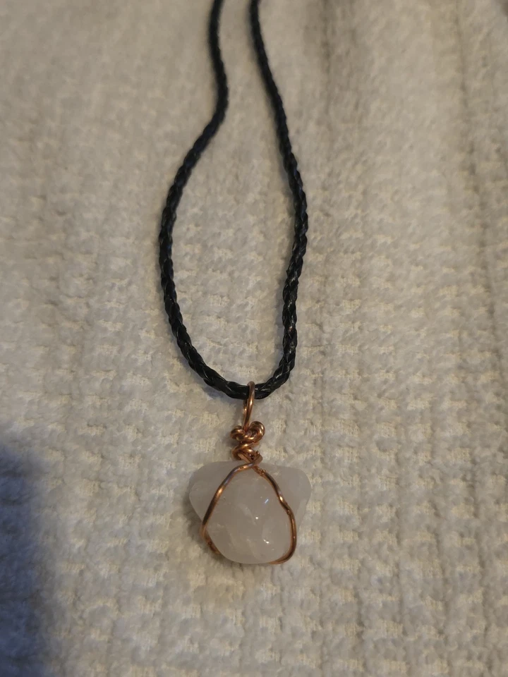 Iris Quartz Pendant On A Brown Leather Necklace - Изображение 2 из 2