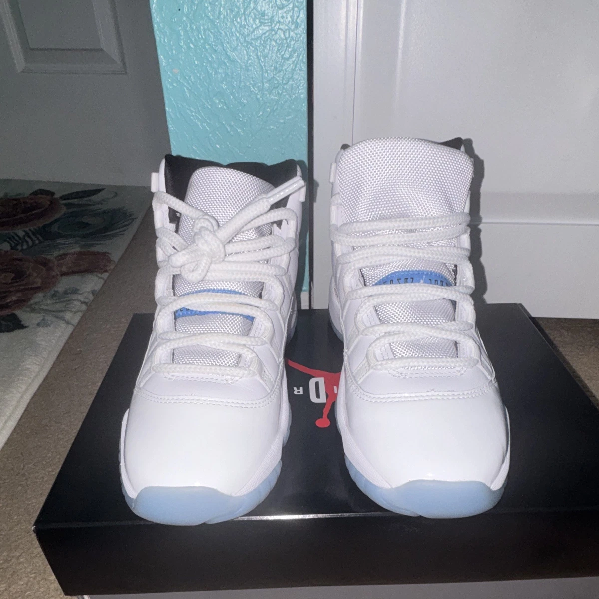 Jordan White Athletic High-Top SneakersSize  10.5 Amazon.com | Jordan Boy main image 2