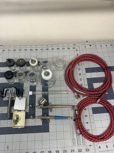 2 VTG Badger Airbrushes, 2 Hoses, Jars, Tips, Needle, Great Condition Fast Ship