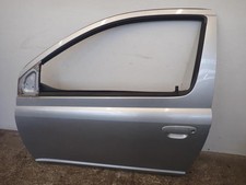Porte avant et accessoires Toyota YARIS