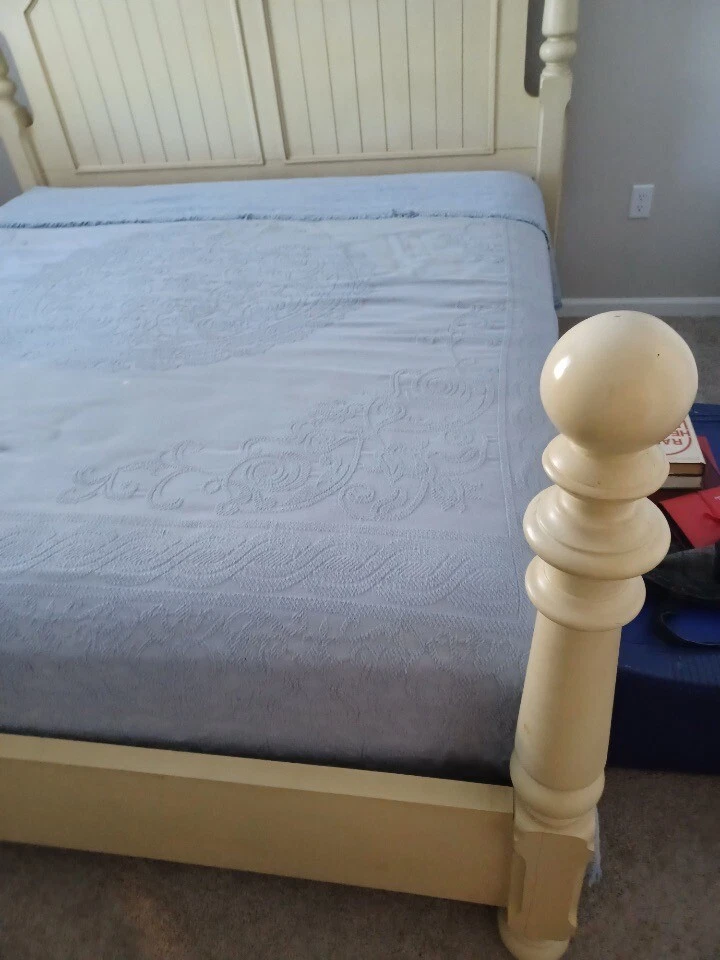 king bed frame with headboard wood used - Image 4 of 4