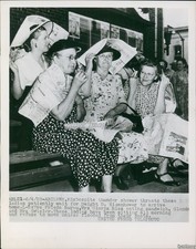 Frieda Burau Awaits Dwight D Eisenhower Return Home Event Wirephoto 7X9