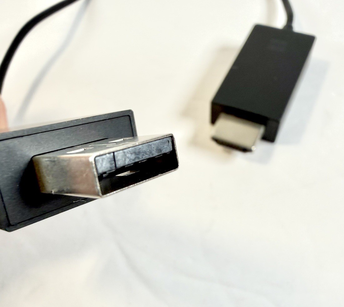 Microsoft Wireless Display Adapter v2 model 1733 | eBay
