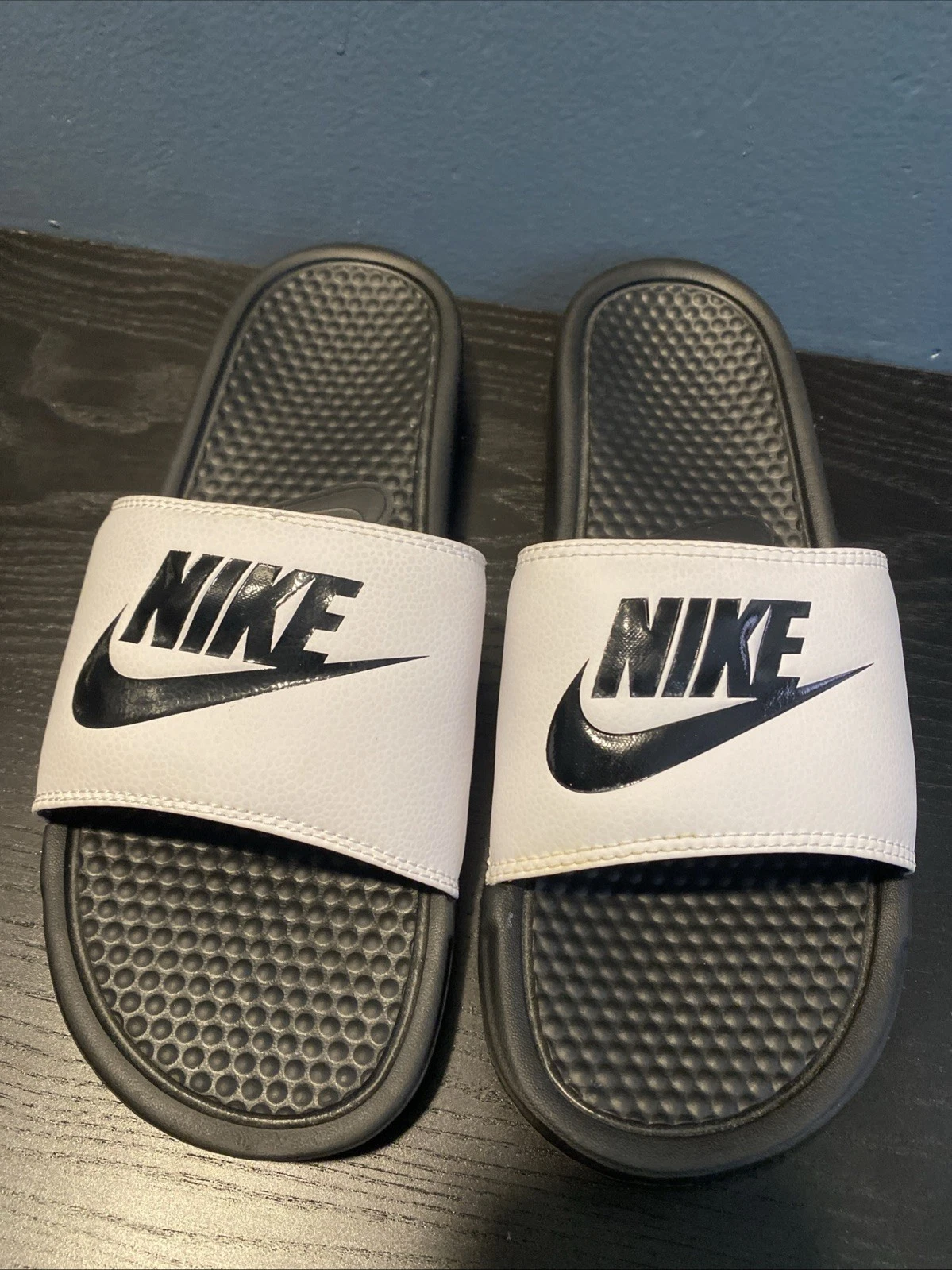 Sandalo sportivo Nike uomo Benassi JDI Slides nuovo con etichette bianco nero taglia 12
