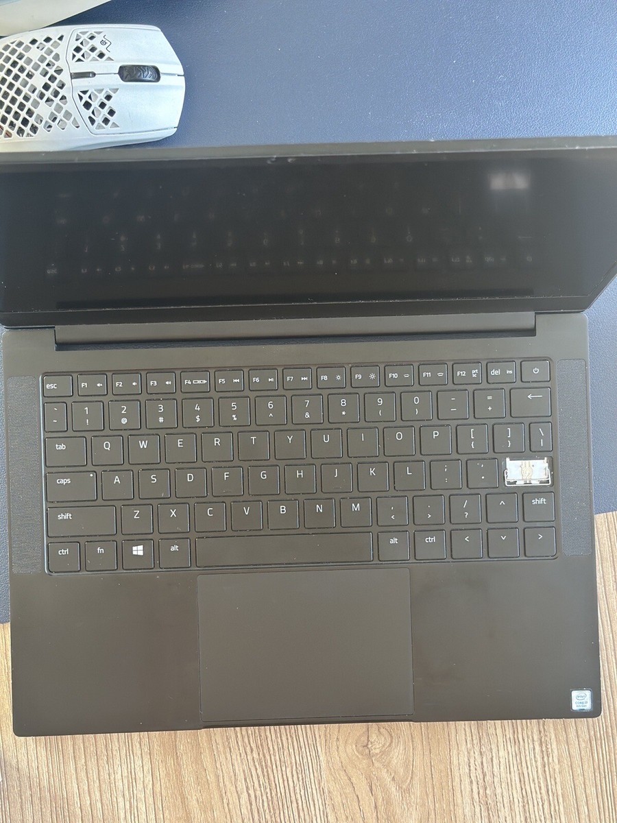 Razer Blade Stealth 13 RZ09-02812E71 i7-8565U 1.8GHz 16GB