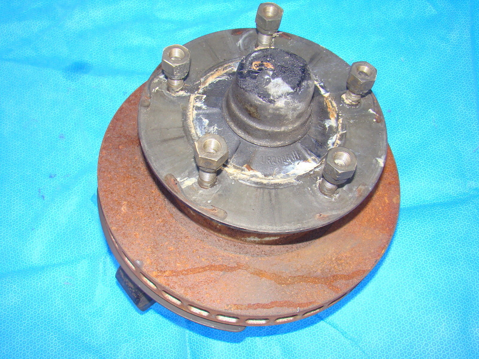 ROLLS ROYCE HUB FRONT WHEEL PASSENGER RIGHT FRONT SILVER SPUR OEM
