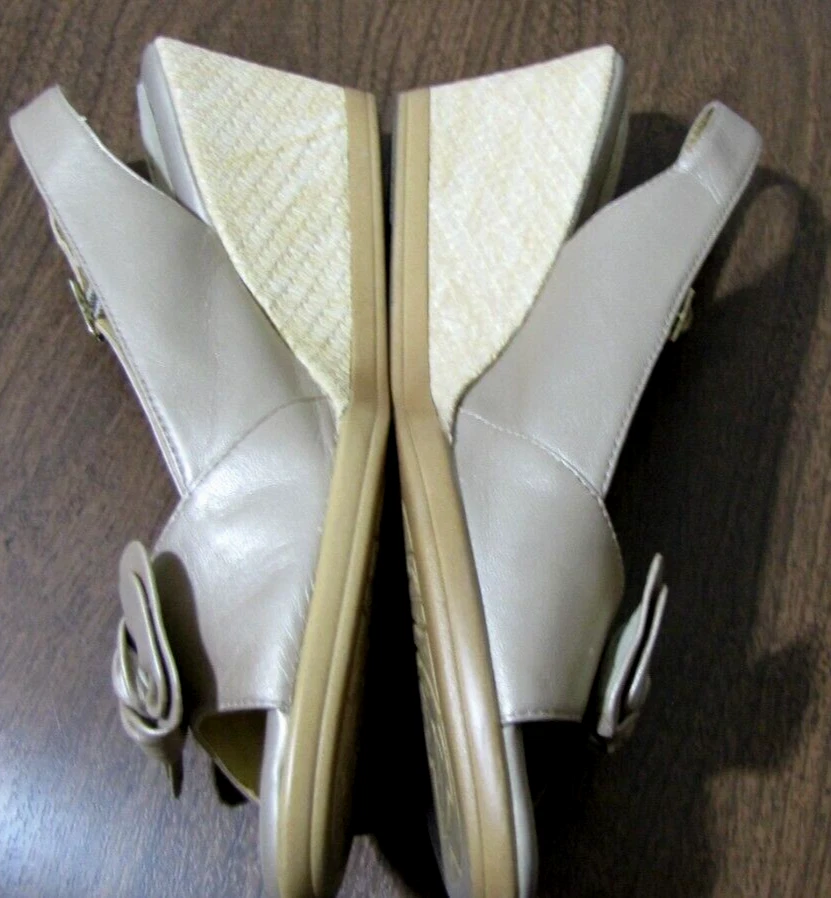 Soft Spots 米色皮革偷窥拖背凉鞋楔形鞋跟女式 8.5 米 — 第 3/4 张图片