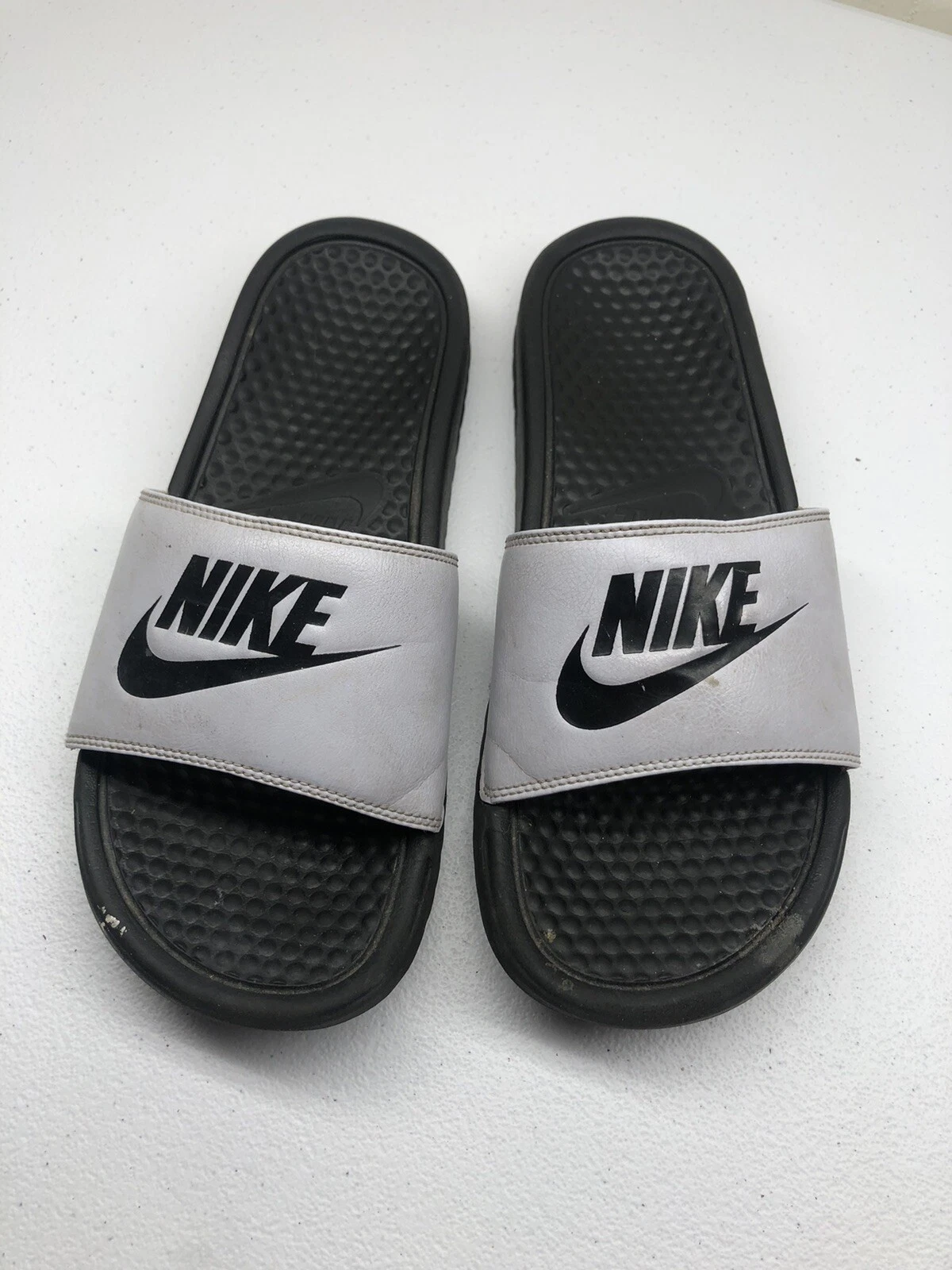 Nike Sandali Donna 8 Benassi JDI 'Aura di Abete' Slides Bianco Logo 343881 018