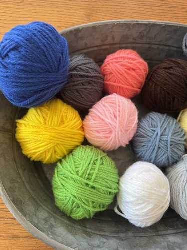 15-SCRAP YARN BALLS OF 4-PLY YARN 12 oz. Acrylic Granny Square Project New H-7 - Picture 2 of 4