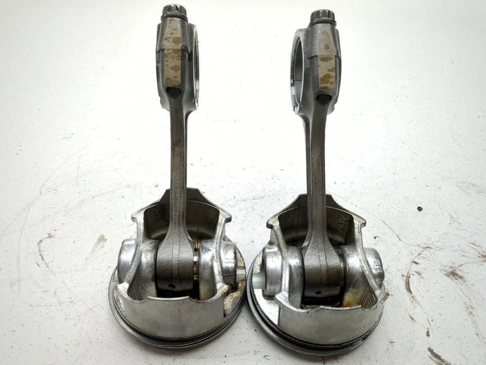 03-12 Suzuki SV650 Motor Pistones y Bielas Foto 3 de 4