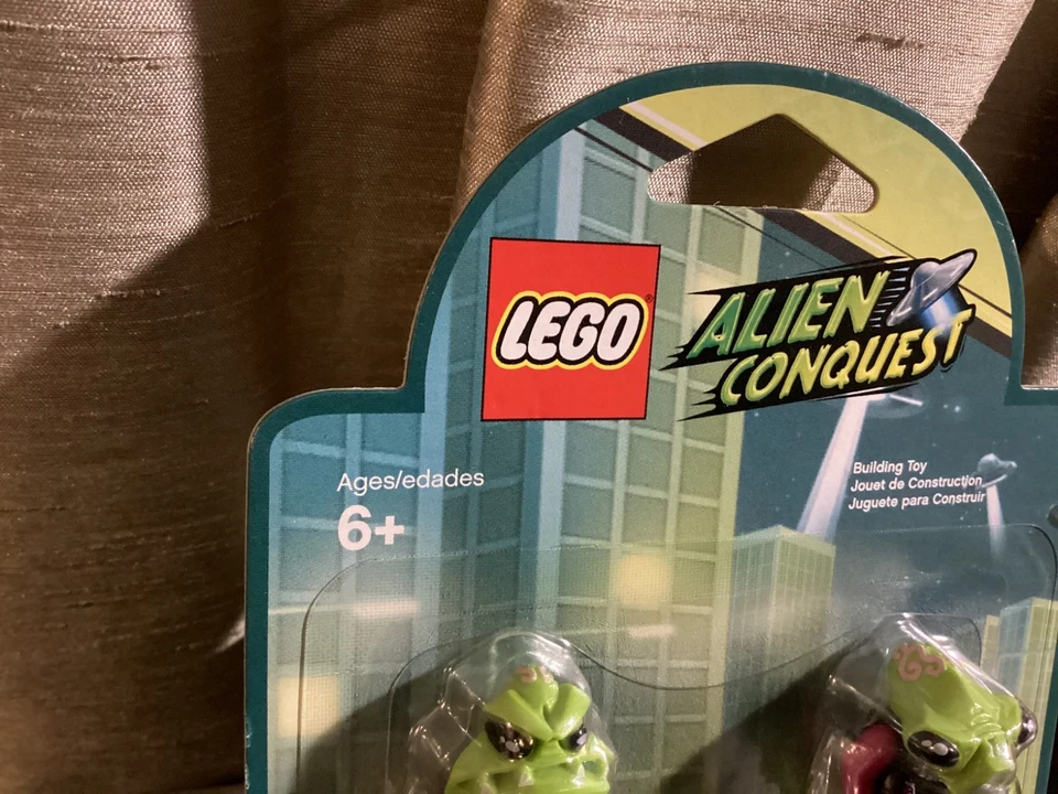 Lego Alien Conquest Battle Pack ADU Troop Builder Green Businessman 2011 - Image 2 of 4