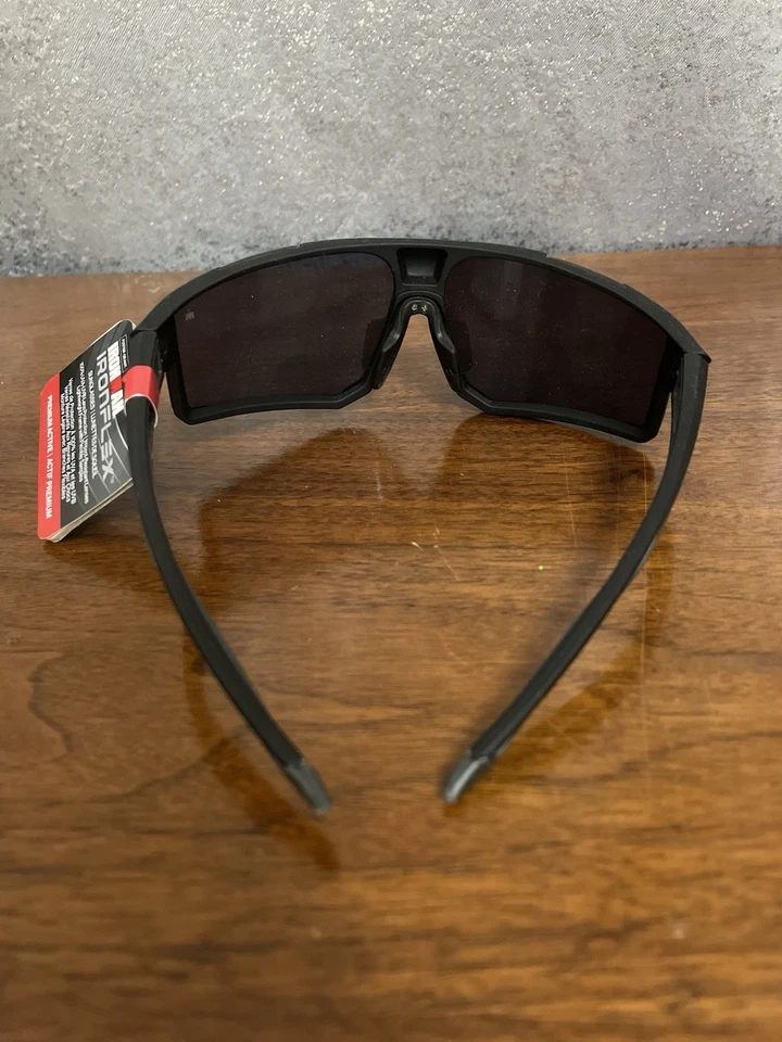 Gafas de sol Foster Grant Ironman marco flexible negro 100 % protección UVA UVB nuevas con etiquetas Foto 3 de 4