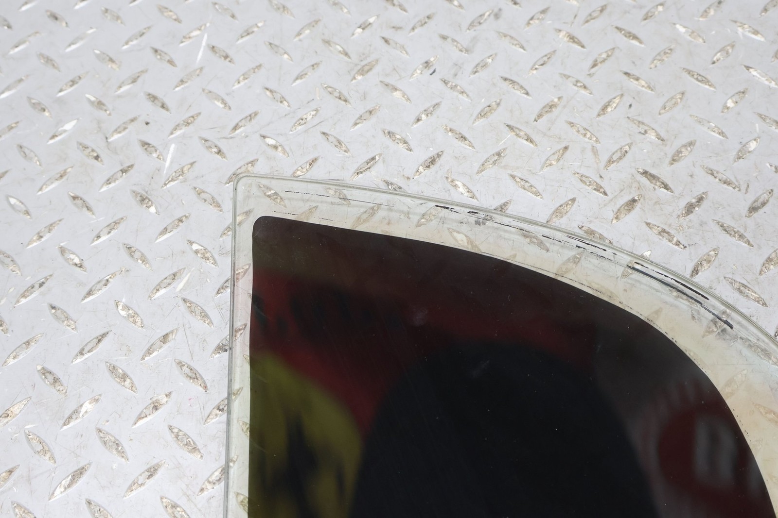 06-12 Bentley Flying Spur Rear Right Vent Window Glass (Self Tint) Delaminated