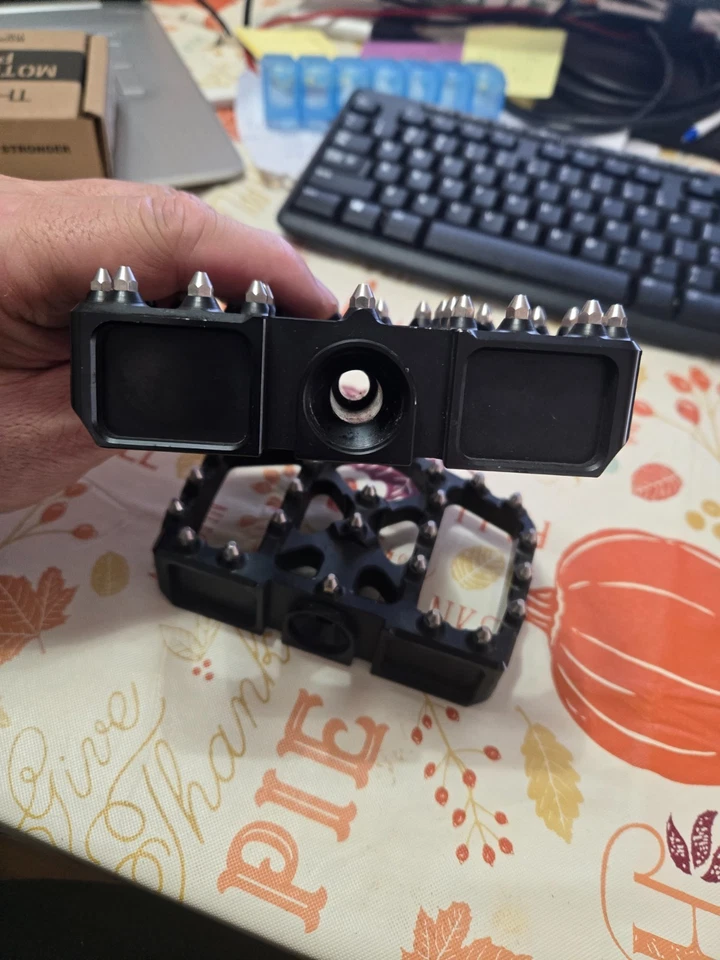 Flo Motor Sports V4 Mini Floorboards for Harley Davidson Dyna / Custom Chopper Foto 3 de 4