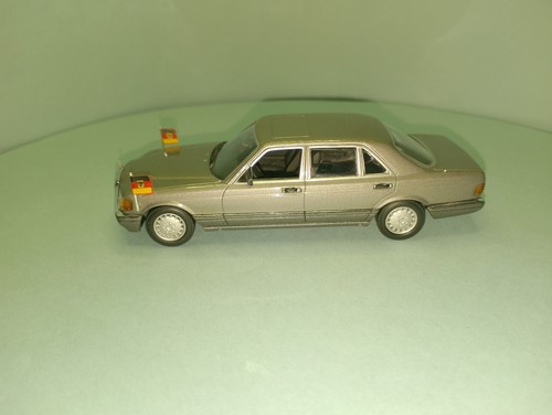 MERCEDES 500 SEL '85 + FIGURA H. KOHL 1/43 MINICHAMPS 039300 (1833)