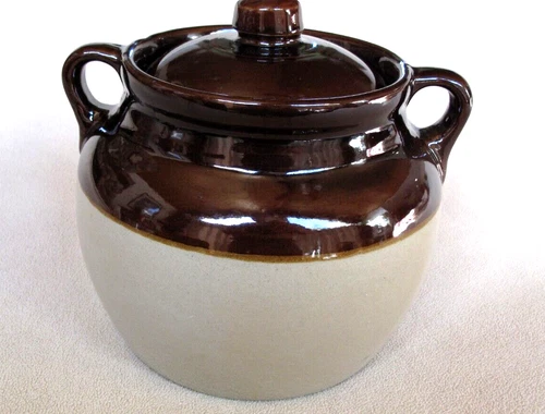 MONMOUTH USA Crock Bean Pot & Lid OVEN PROOF LARGE Classic Country Cottagecore