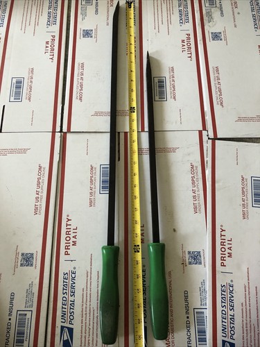 Matco Tools 2 Piece Green Handle Curved & Straight Tip Prybar Set 30” & 24” Nice - Picture 2 of 7
