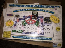 Snaptricity Model SCBE-75 Over 40 Parts Ages 8+ Build Over 75 Projects Circuits