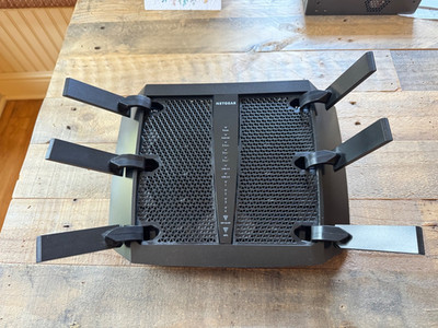 NETGEAR R8000 3200 Mbps 5 Port 3200 Mbps Tri-Band Wireless Router (R8000-100NAS)