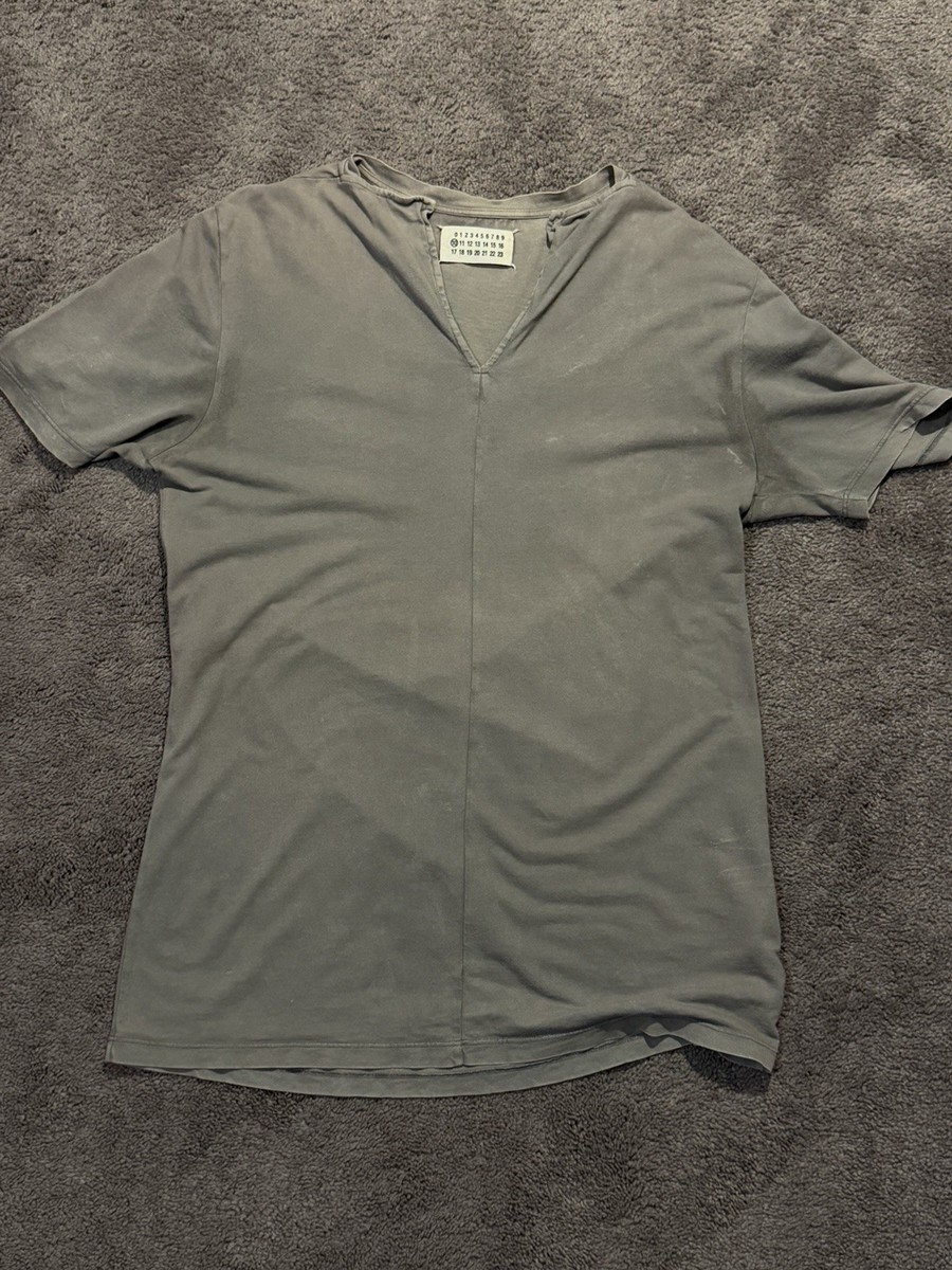 Maison Margiela グレー Vネック Tシャツ サイズ50 Maison Martin Margiela Gray Cotton V-Neck Raw Edge Short Sleeve T