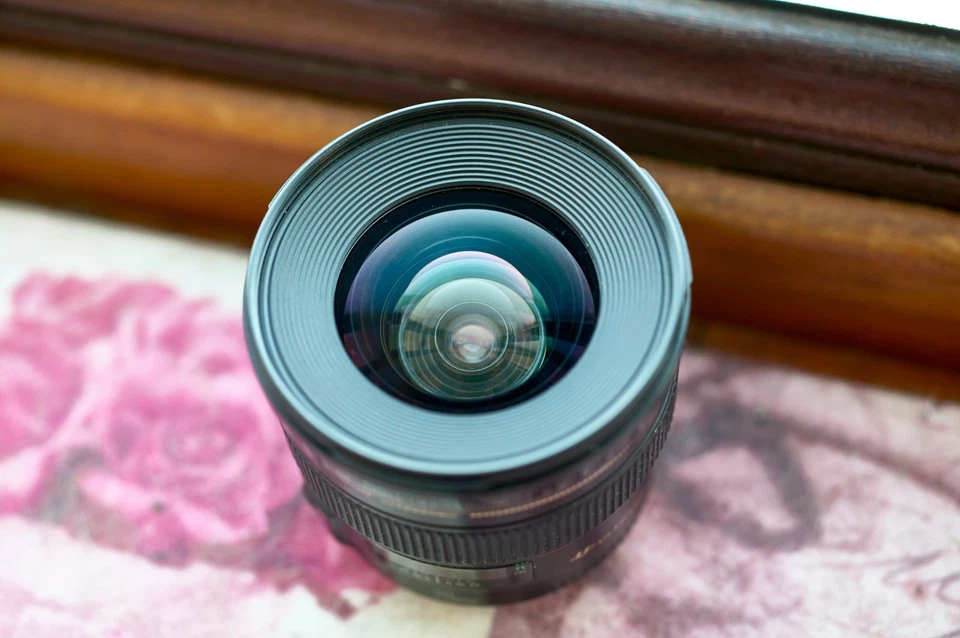 CANON 20MM F2.8 USM - Wideangle Lens - Objetivo gran angular - EF Mount - Imagen 2 de 4