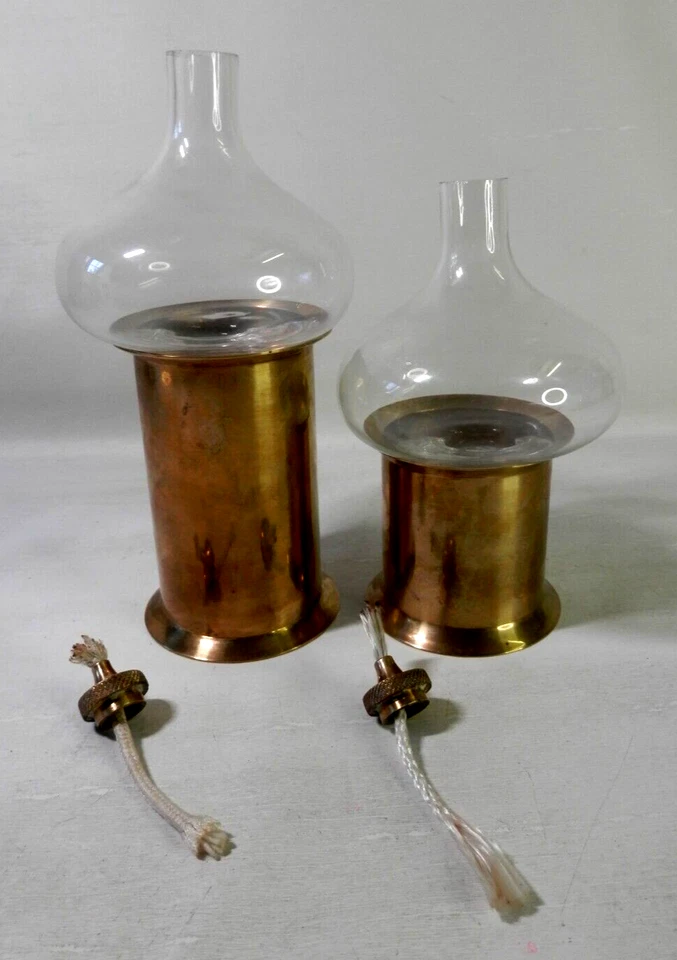 Par de lámparas de aceite danesas de latón de vidrio soplado a mano, hechas en Dinamarca de colección Foto 3 de 4