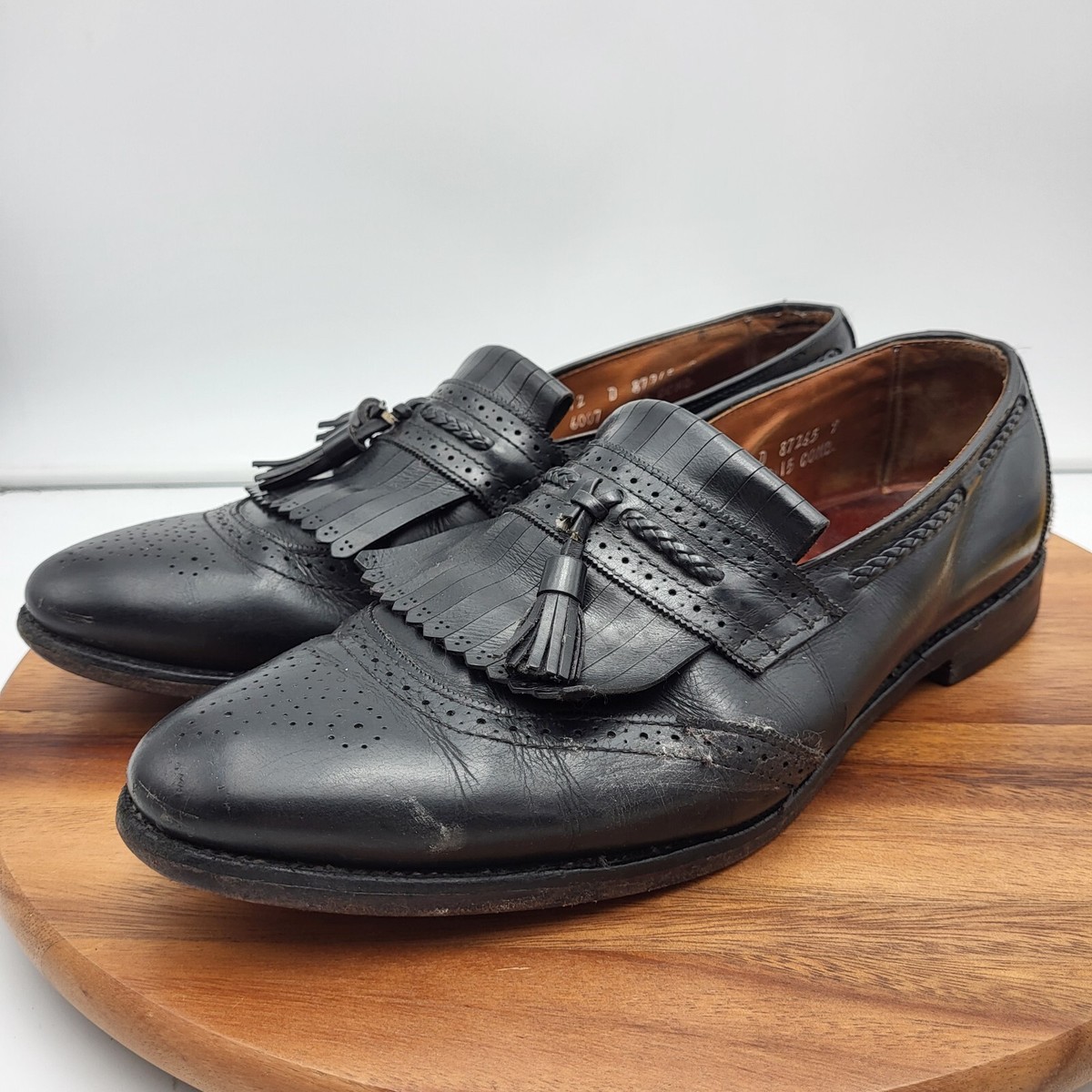 Allen Edmonds Bridgeton Kiltie Tassel Loafers Men’s 8D Black Leather Brogue Shoe Vintage Allen Edmonds Bridgeton Tassel Loafer Shoes Cordovan  main image 3
