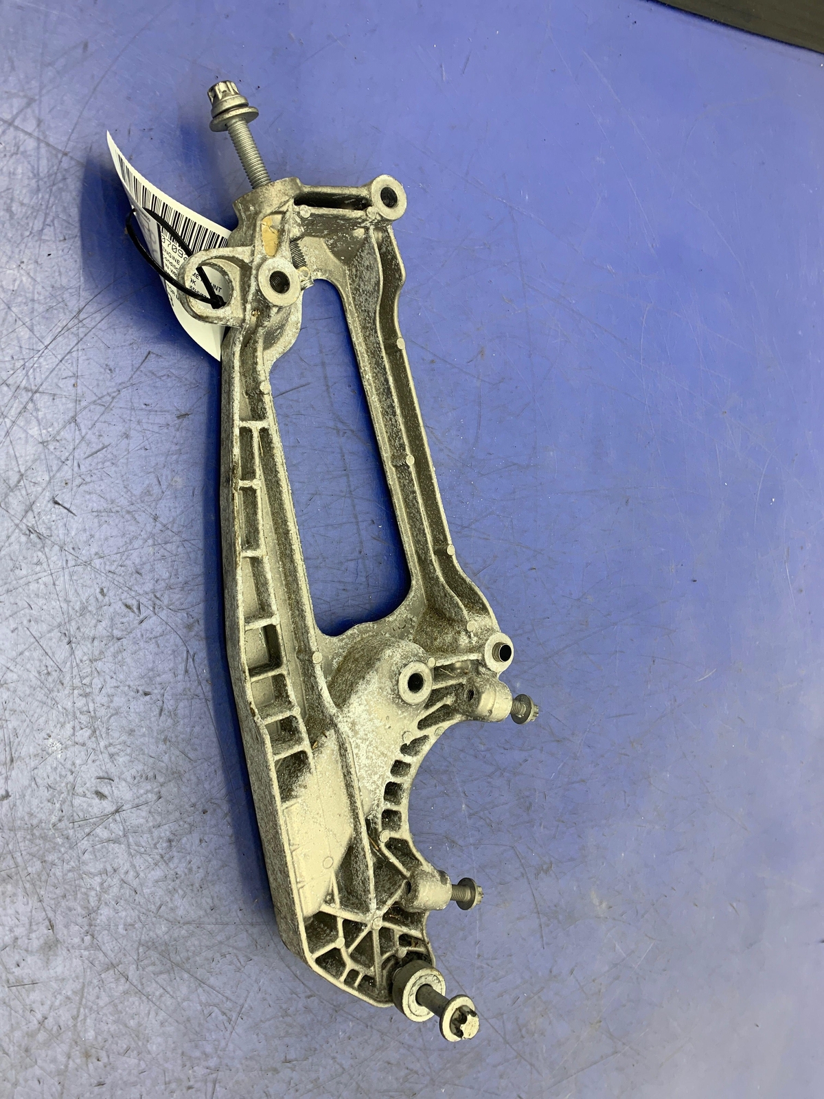 BMW i8 2014-2020 Right Side mounting bracket
