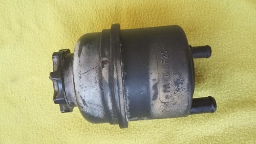Servobehälter füsr BMW E30  PA66GF25