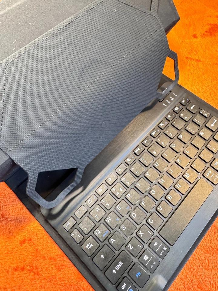 Sandstrom 10.5" tablet Bluetooth wireless keyboard case stand S10UKBF20 black - Image 3 of 4