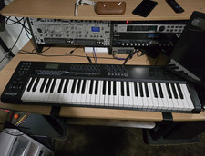M-Audio Axiom 61 61-Key Semi-Weighted MIDI Ke...