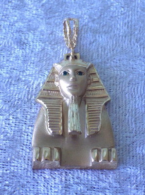 14K massiv Gold Ägyptische Sphinx Anhänger Tsavorit Augen 18,6 Gramm grüne Granate