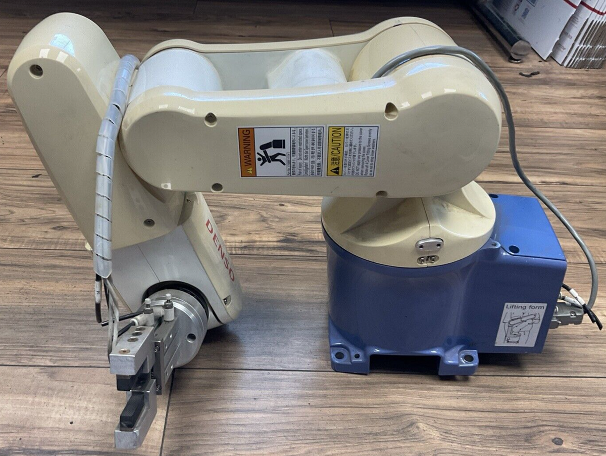 DENSO VP-6242M INDUSTRIAL AXIS ROBOT ARM WITH DENSO RC8A ROBOT