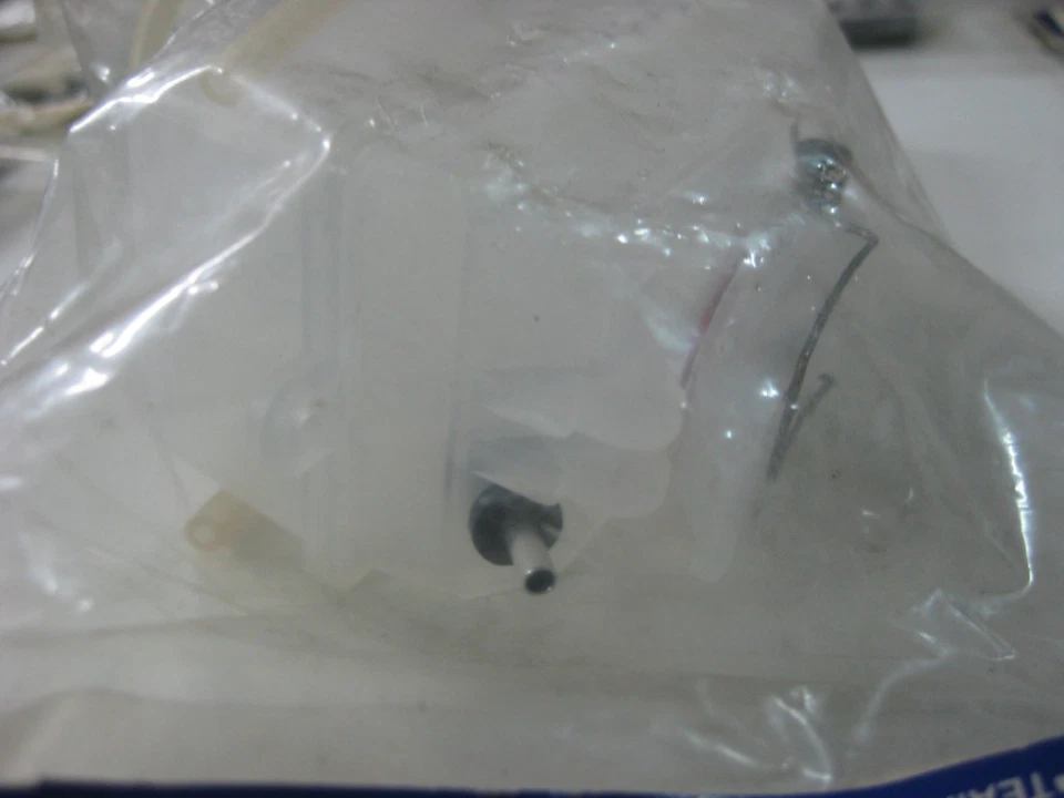 KYOSHO BS65 FUEL TANK TURBO BURNS - Imagen 3 de 4