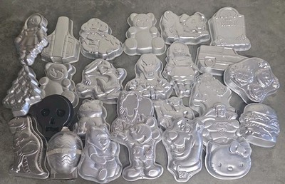 26 Wilton Cake Pans Lot Star Wars, Strawberry Shortcake, Garfield, Disney, Kitty