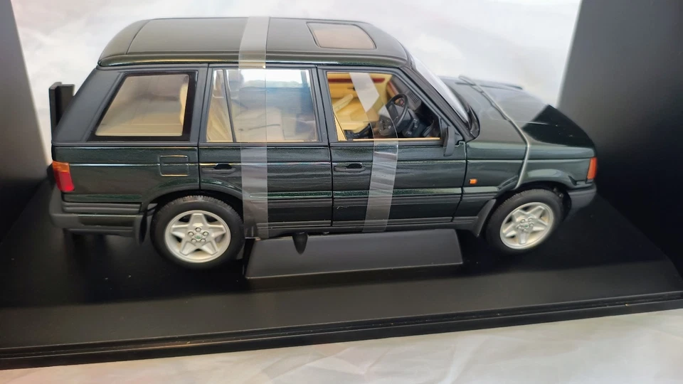 Autoart 1/18 Off-Road Division 70011 Range Rover 4.6 HSE-RH Drive Met Green. - Image 3 of 4