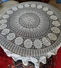 Tischdecke  aus Spitze sehr schön gearbeitet, Häkelarbeit rund, 140 cm