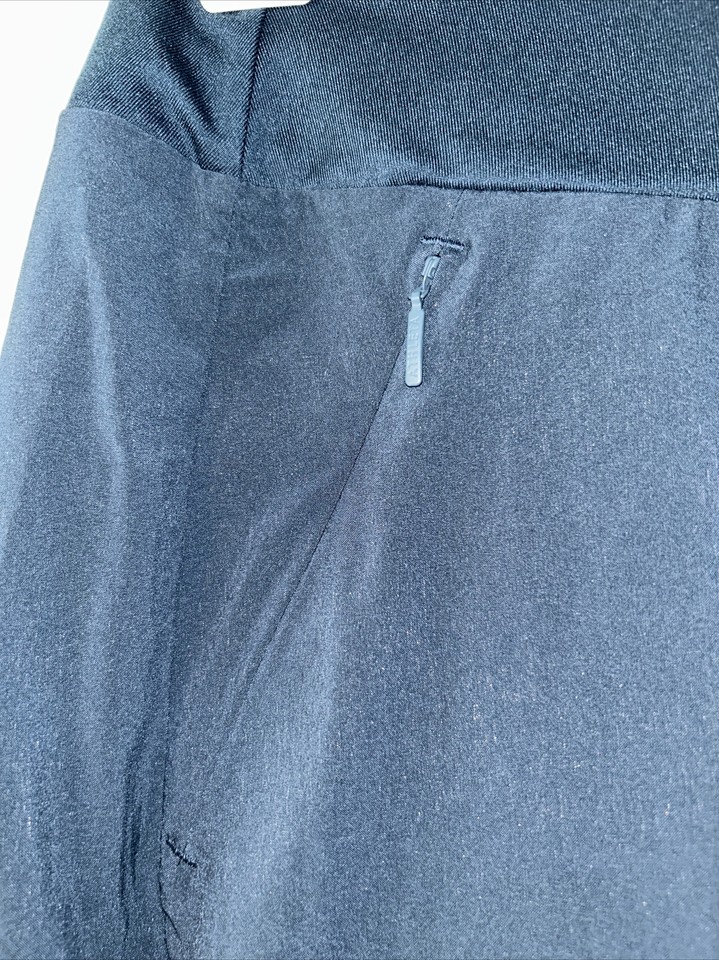 Jupe Athleta SoHo. Noir. Taille 10 Jupe Athleta SoHo. Noir. Taille 10