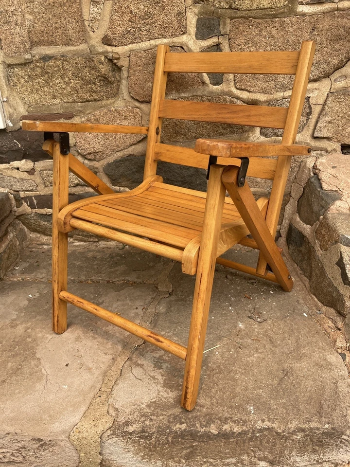 Vintage Child’s Wood Chair Folding Deck Lawn Beach Mid Century Modern 1950-60's - Image 2 of 4