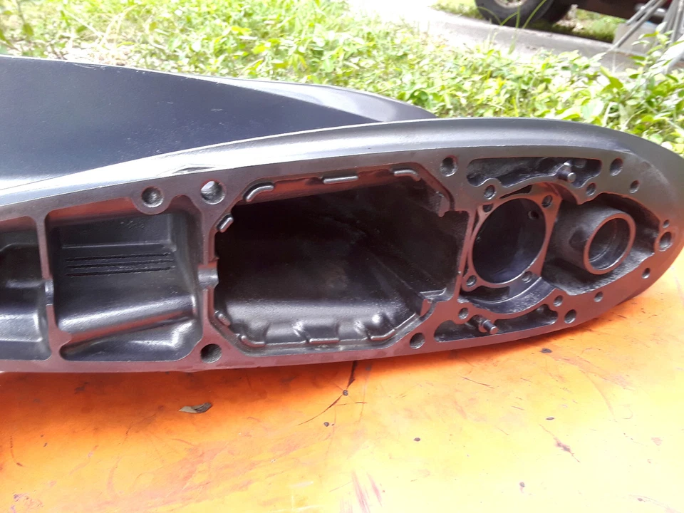 Caja/carcasa de engranajes de unidad inferior Yamaha V-Max 225 250 hp 4 tiempos #6C-45311-00-8D OEM Foto 3 de 4