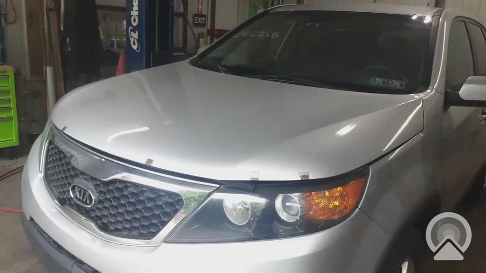 2011-2015 Kia Sorento Front Hood Panel Hood Bonnet Bright Silver-3D Minor Marks - Image 2 of 3