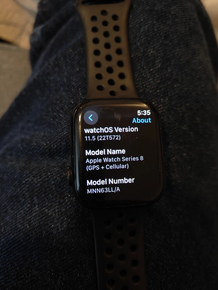 Apple Watch Series 8 GPS/LTE 45mm Midnight Aluminum Case Sport Band  - Image 4 of 4